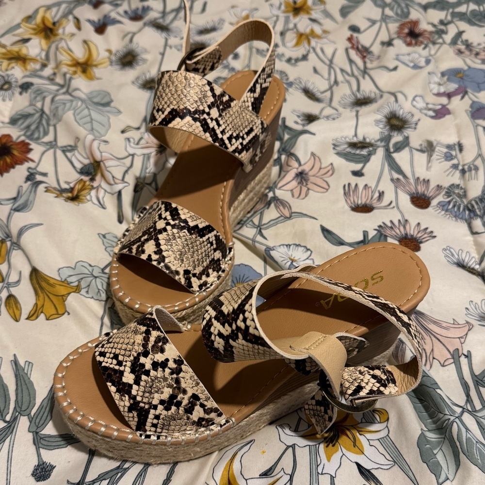 Snake printed heels platforms